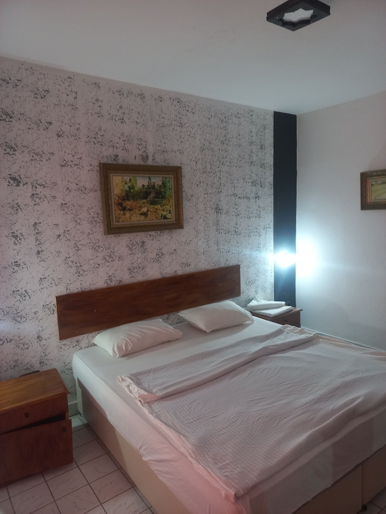 1 BEDROOM, FAMILY, APARTMENT