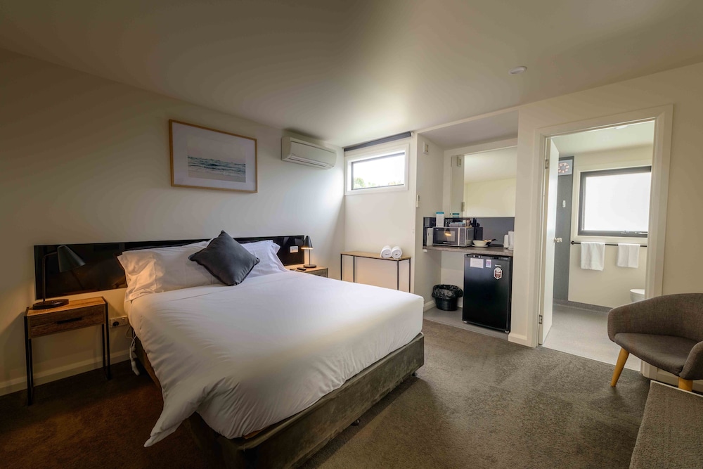 Motel, Studio, Queen Bed