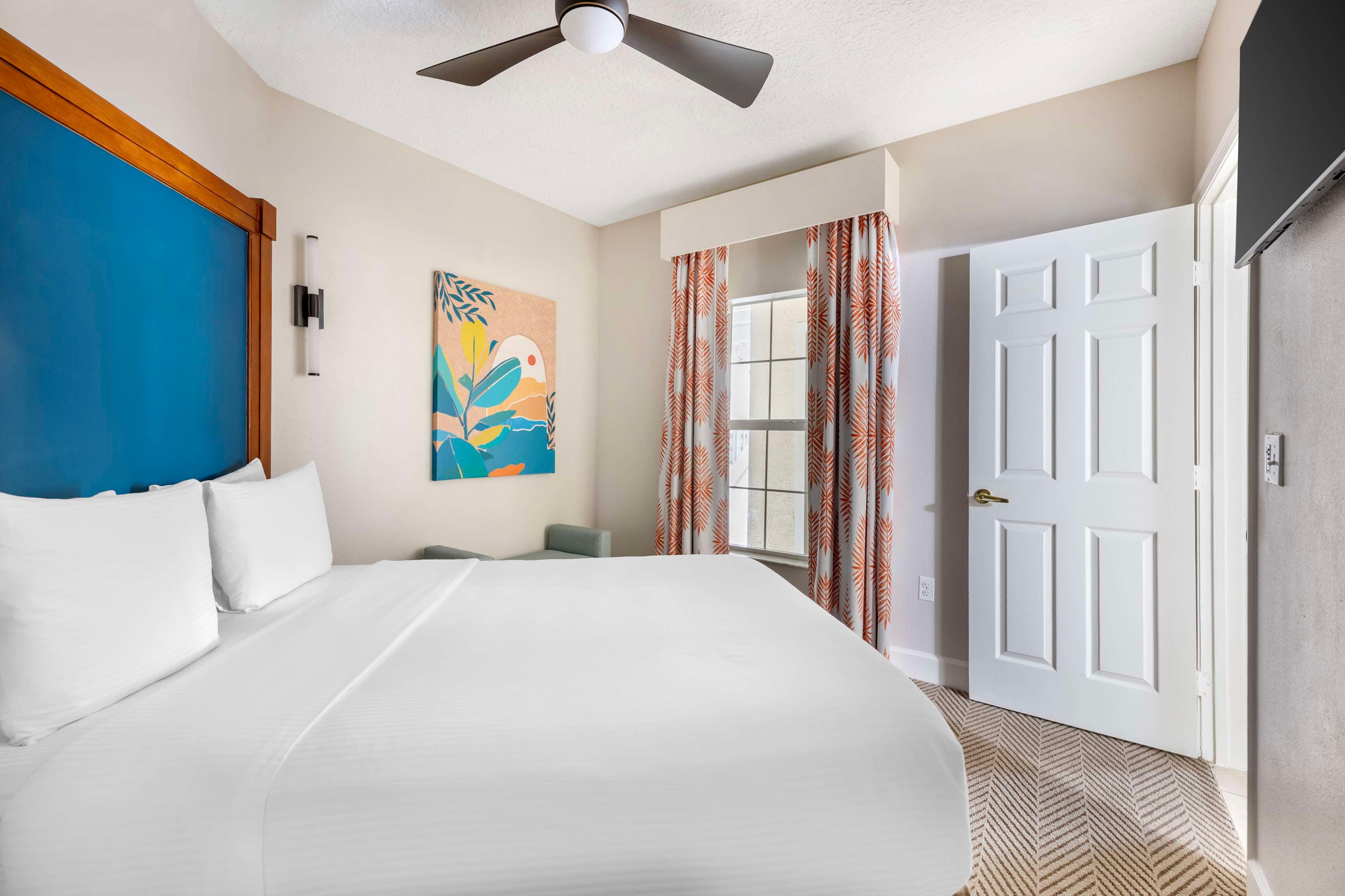 3 BEDROOMS, SUITE, 2 KING BEDS, QUEEN BED, ACCESSIBLE