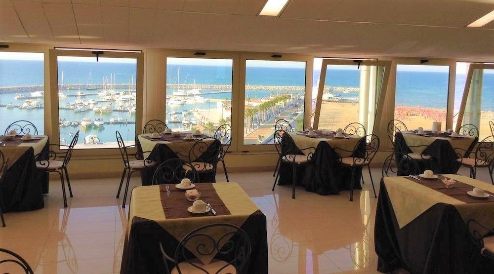 Hotel Borgo Marina 17/50
