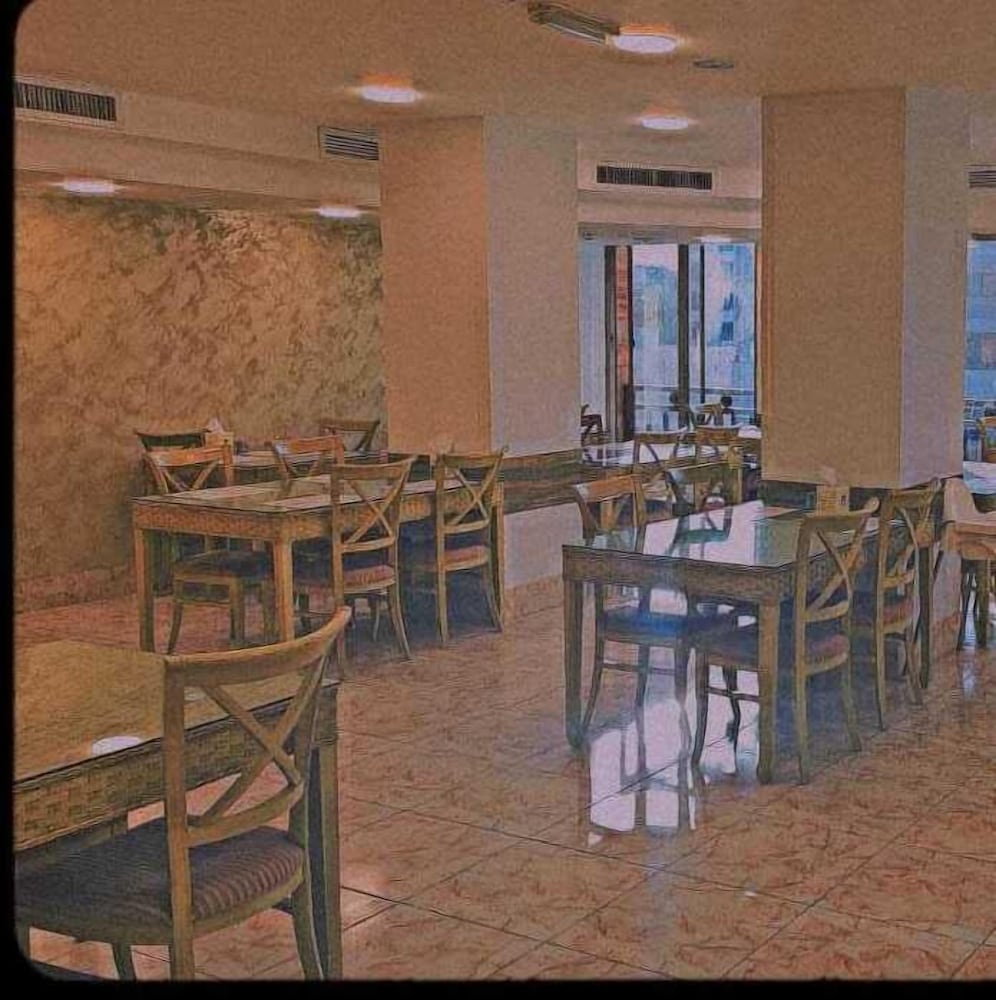 Captain S Hotel 48/58