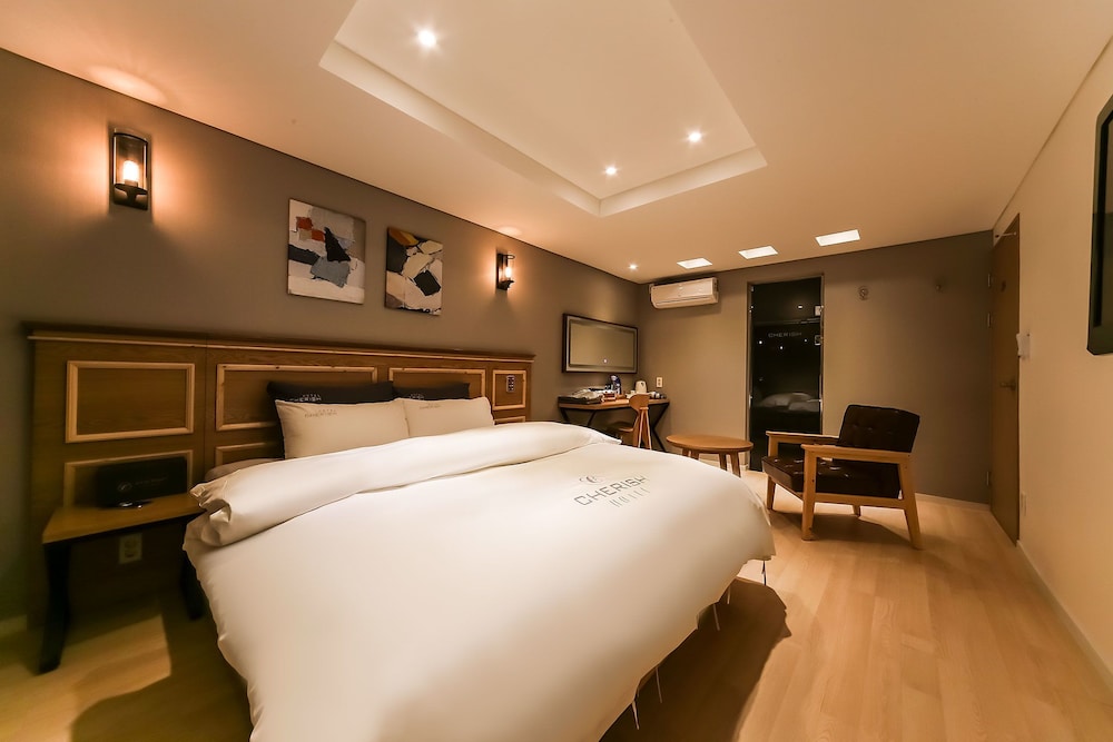 Cherish Hotel 14/50
