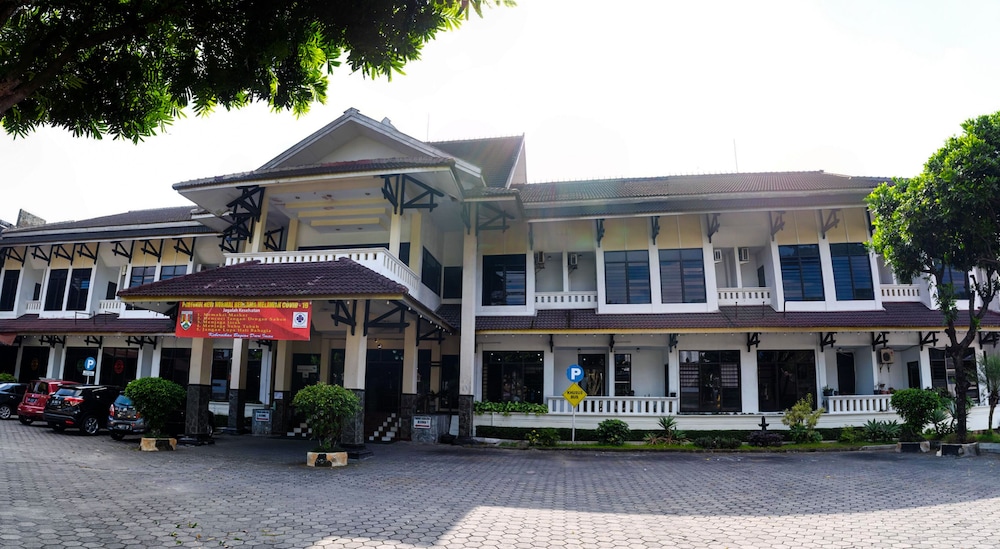 Hotel Wisata by ZUZU