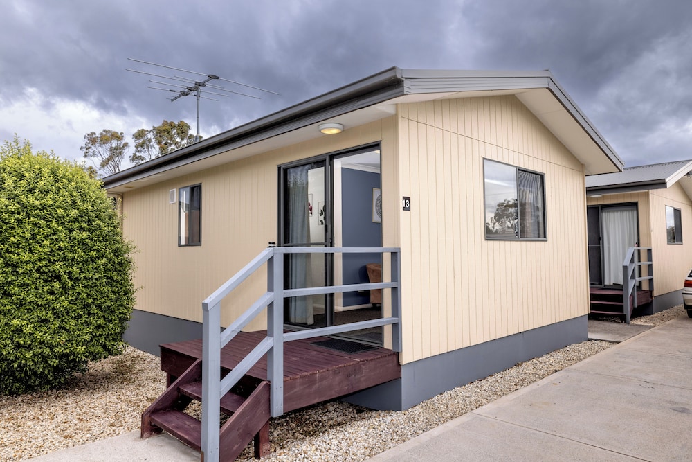 BIG4 Hobart Airport Tourist Park Hotel 1/48