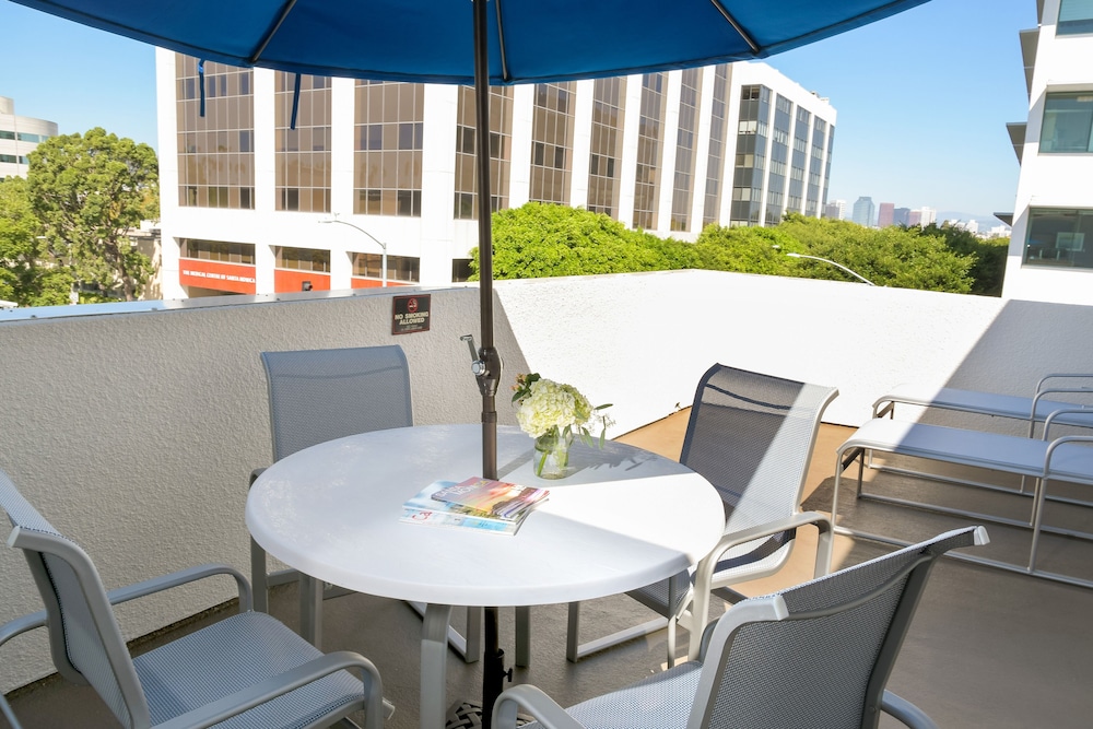 Gateway Hotel Santa Monica 49/65