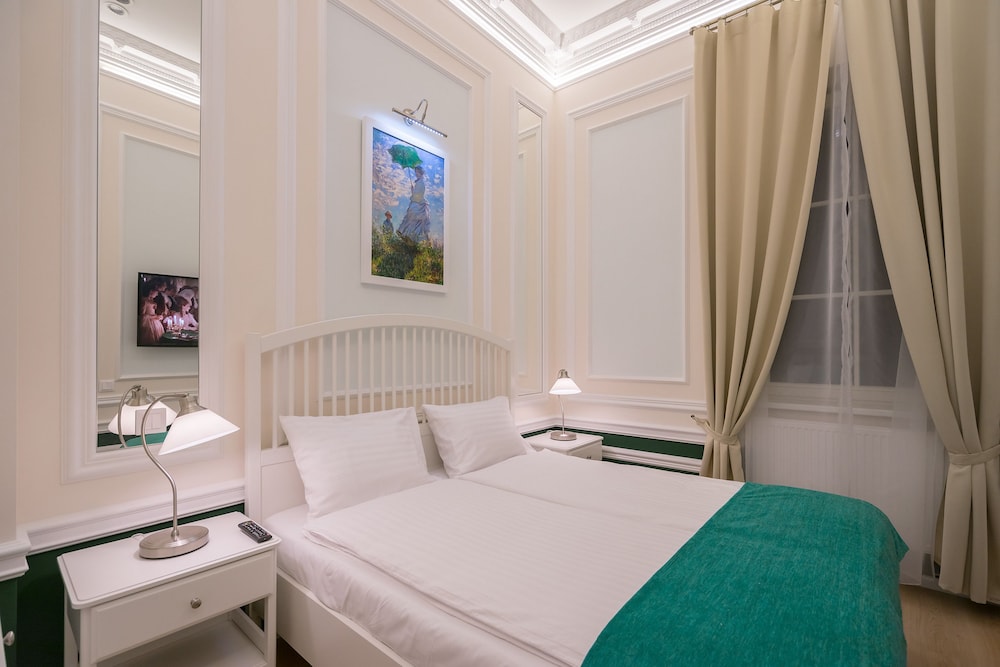 Revelton Suites 17/71