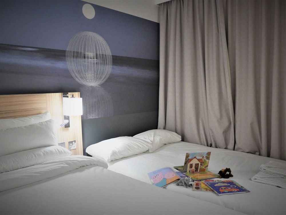 NOVOTEL LONDON STANSTED AIRPORT 8/69