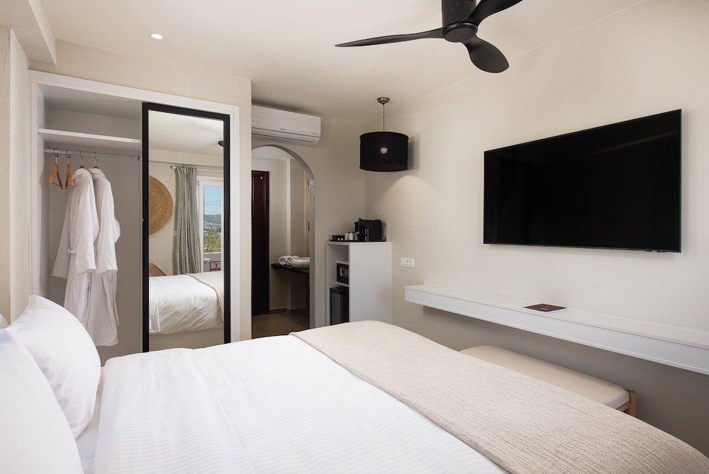 The Noverian Bios Santorini Boutique Hotel 29/78