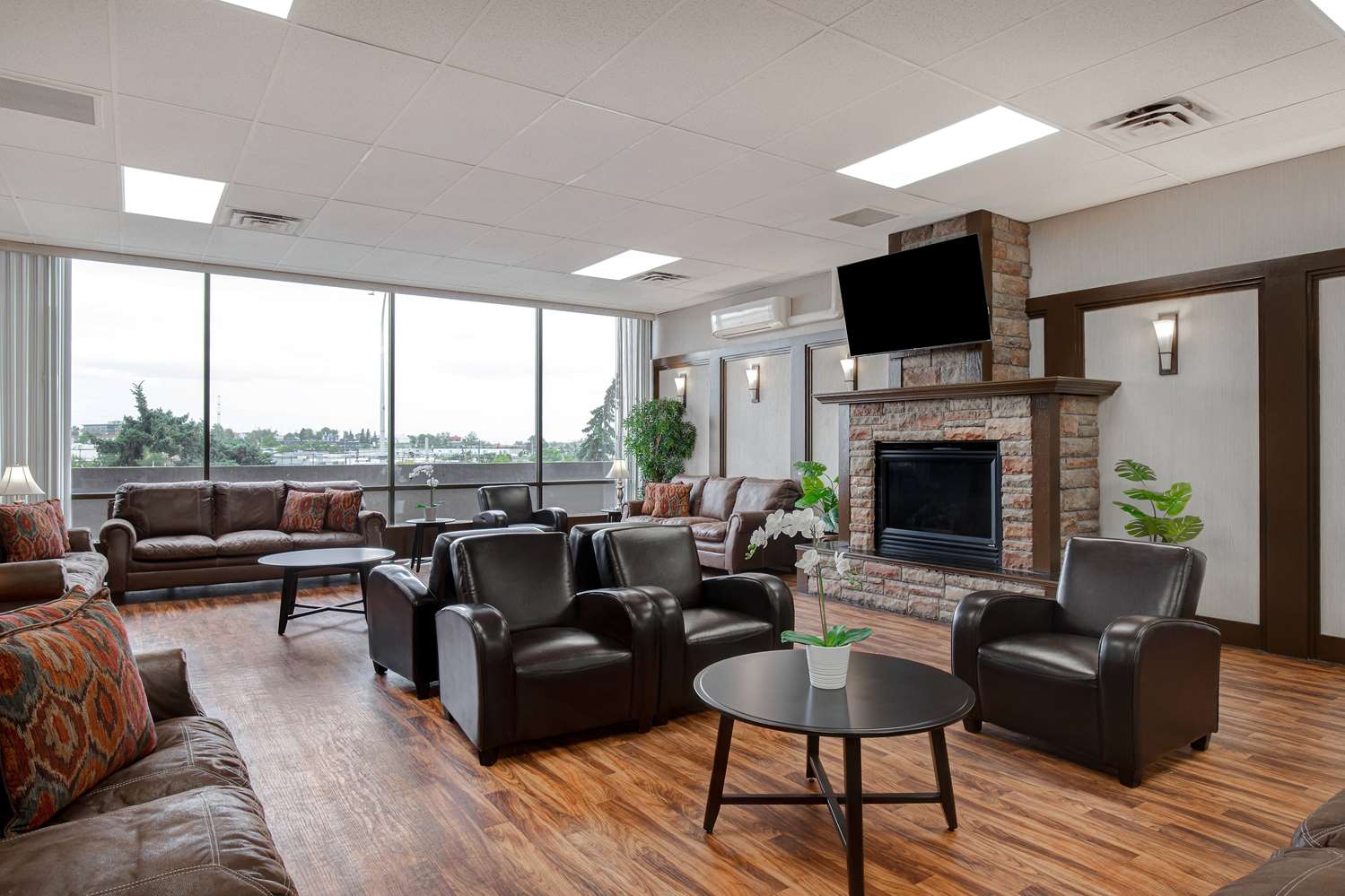 Days Inn by Wyndham Calgary South 36/52