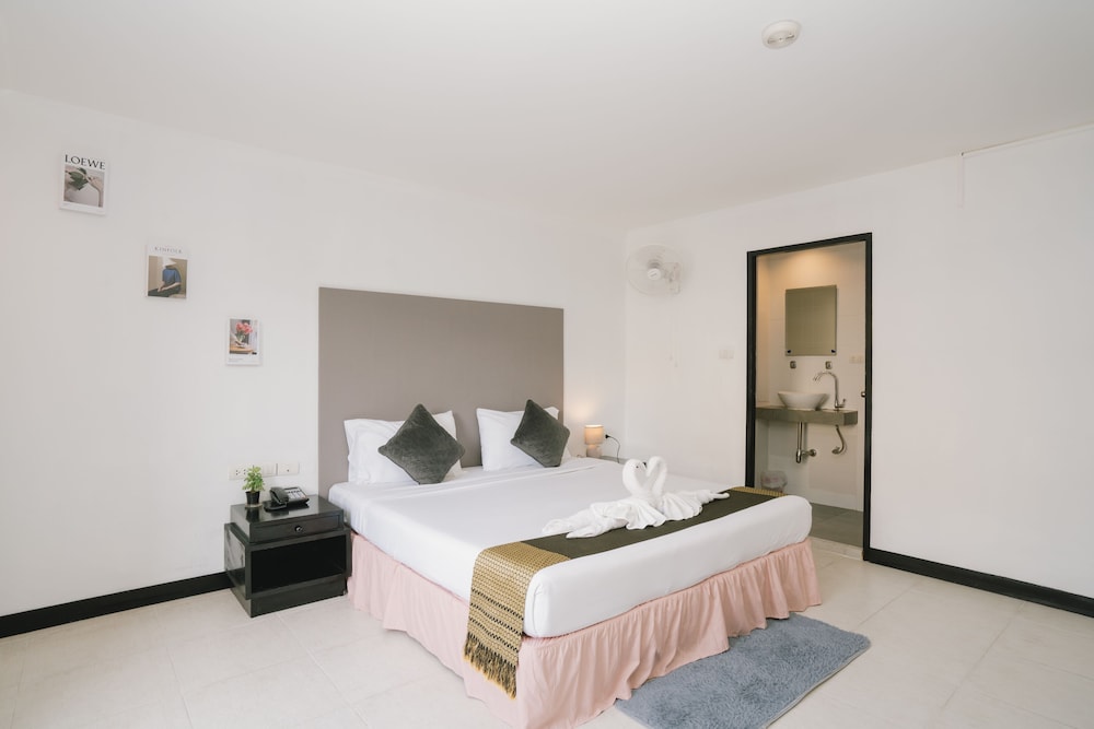 DELUXE, DOUBLE BED