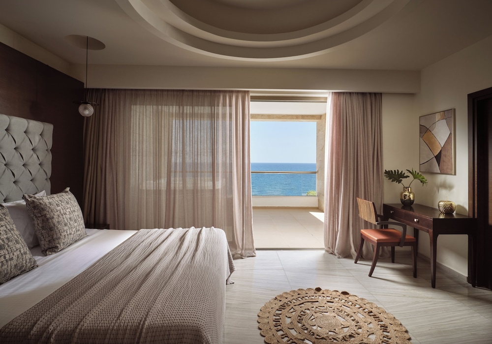 Royal, Suite, King Bed, Sea Front, Sofa, Hot Tub, Balcony