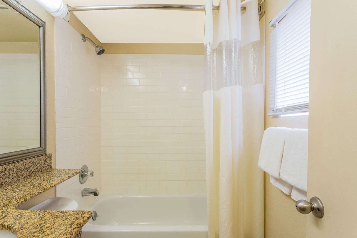 Travelodge By Wyndham Virginia Beach 8/10