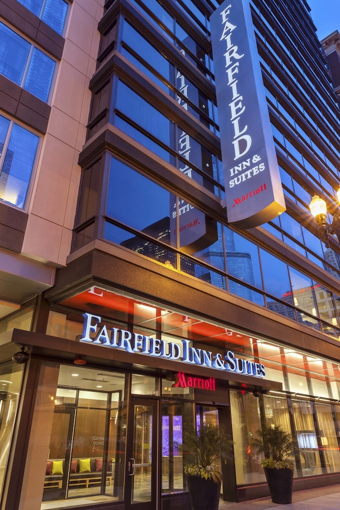 FAIRFIELD INN & SUITES CHICAGO DOWNTOWN/RIVER NORTH 1/47