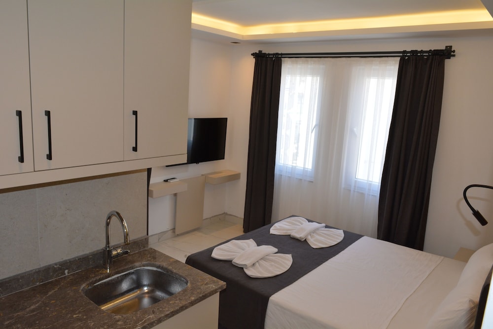 Leonis Hotel 34/50