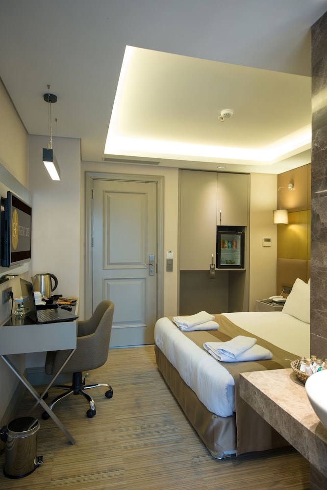 Gk Regency Suites Hotel 49/54