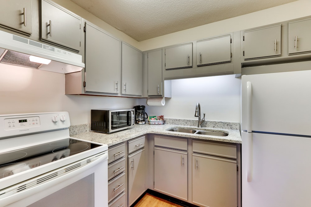 Mariners Suites 40/40