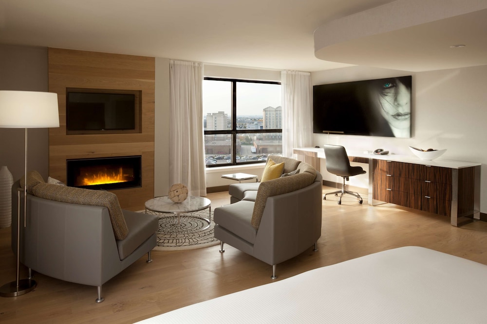 Hilton Toronto Airport Hotel & Suites 39/79