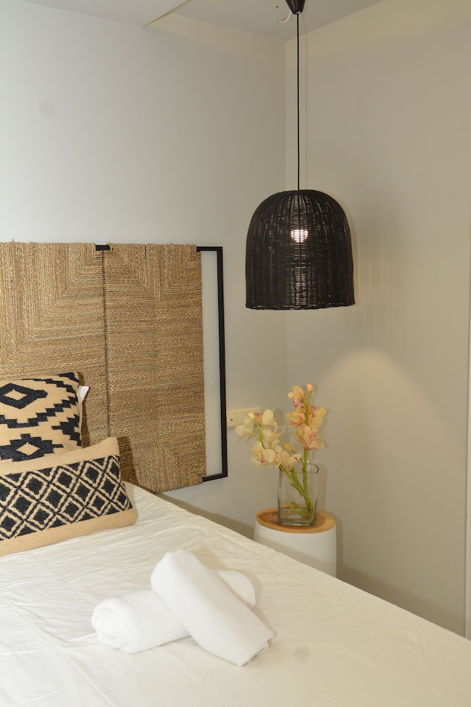 Candia Suites And Rooms 23/49
