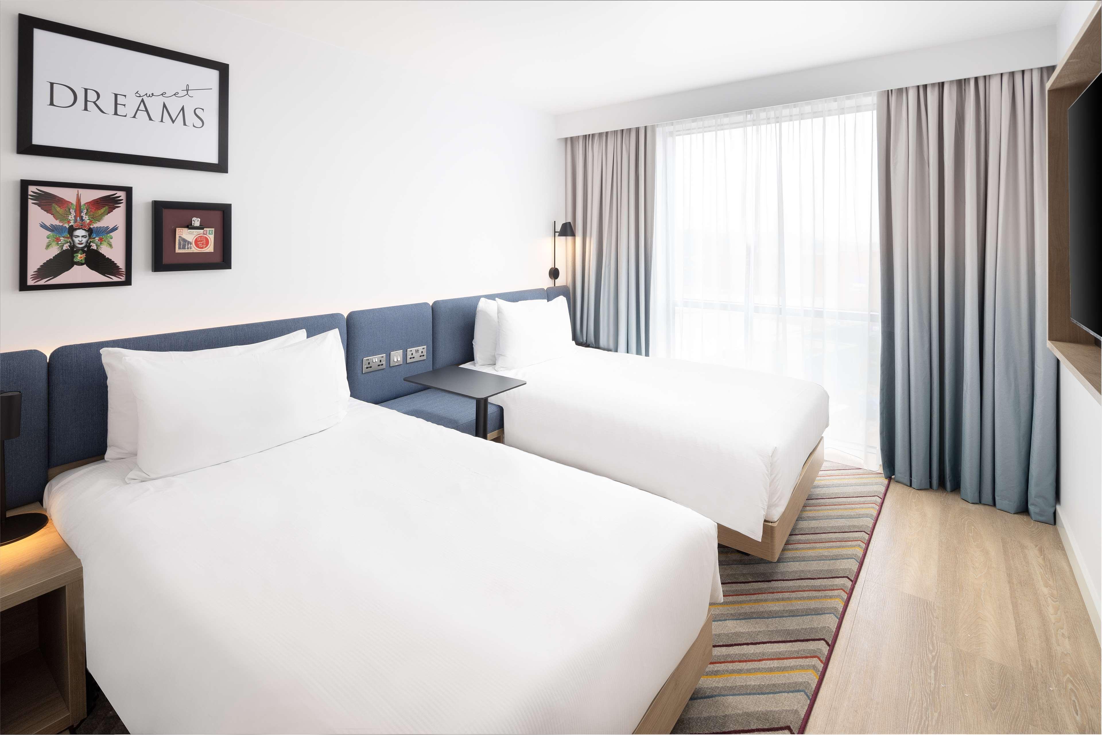 Standard, Twin Beds, Hampton by Hilton Rochdale 2/8