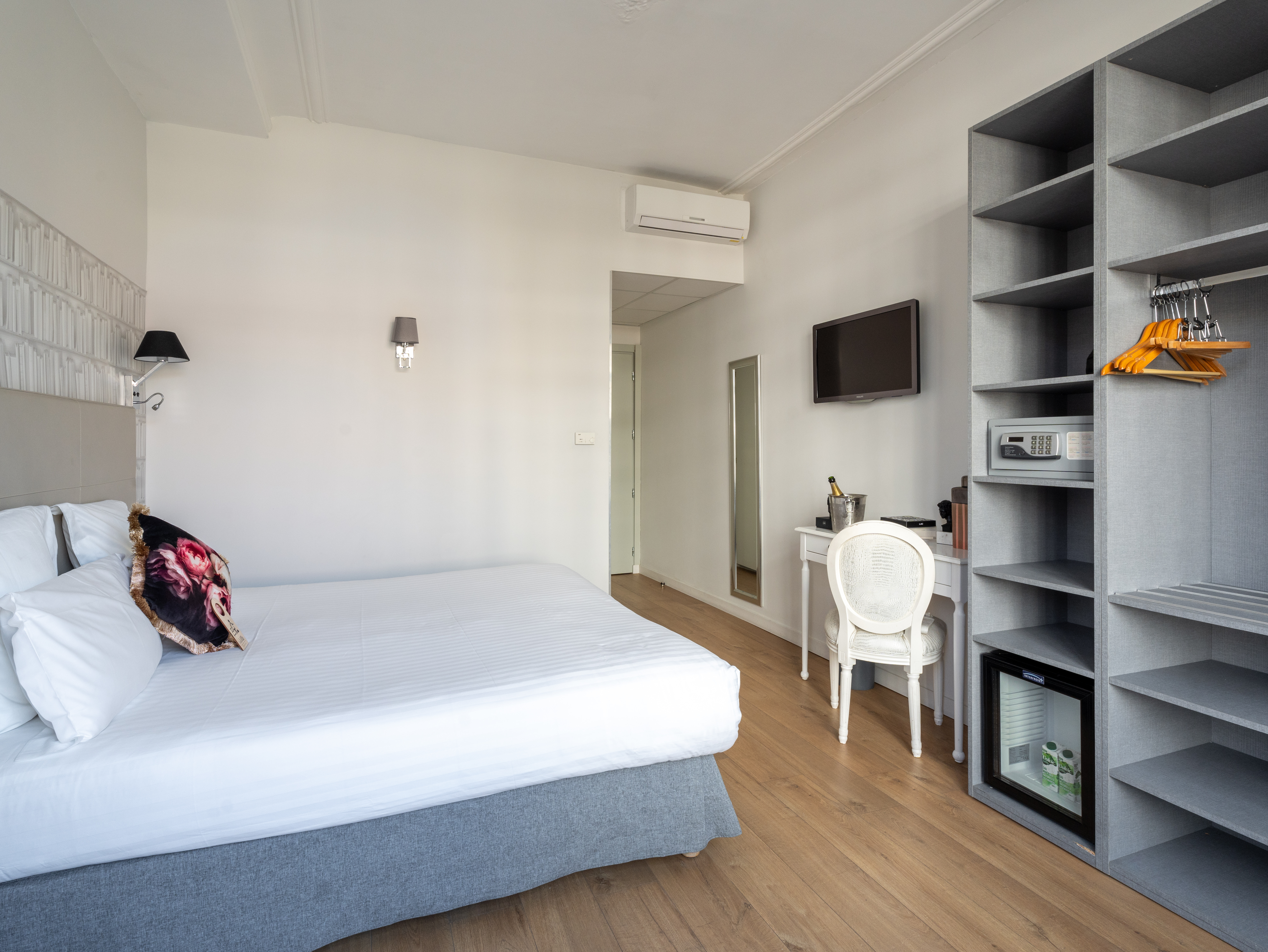 Room, Single