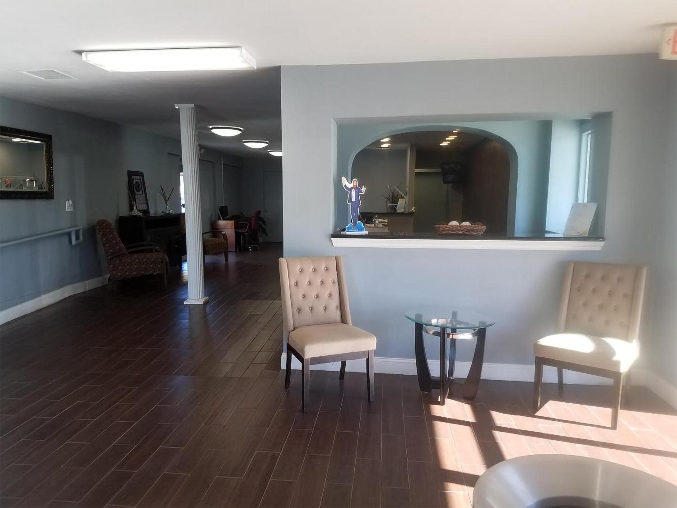 Sky-Palace Inn & Suites Wichita East 26/30