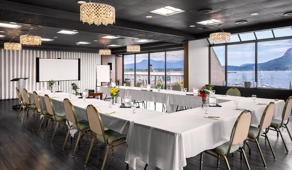 Oceanfront Suites At Cowichan Bay 51/63