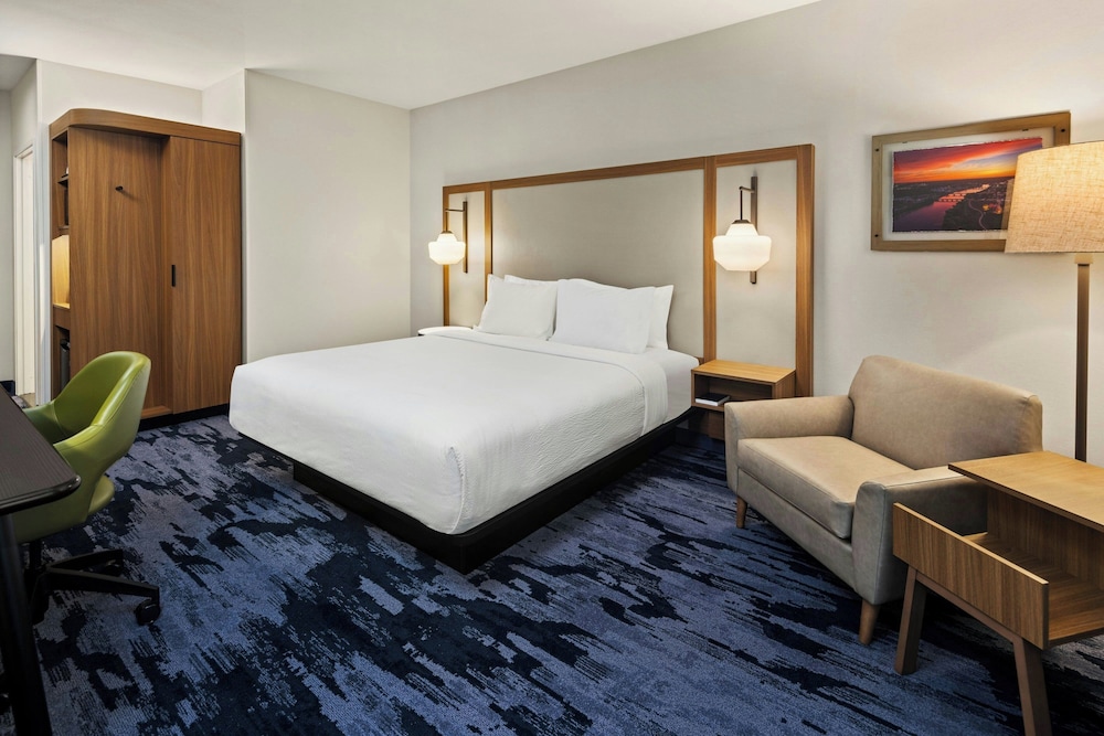 Fairfield Inn & Suites by Marriott Cedar Rapids North 18/52