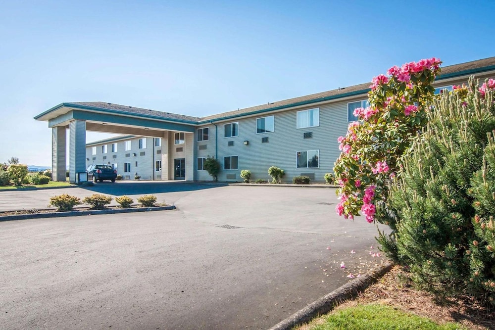 Bridgeway Inn & Suites Sublimity 35/41