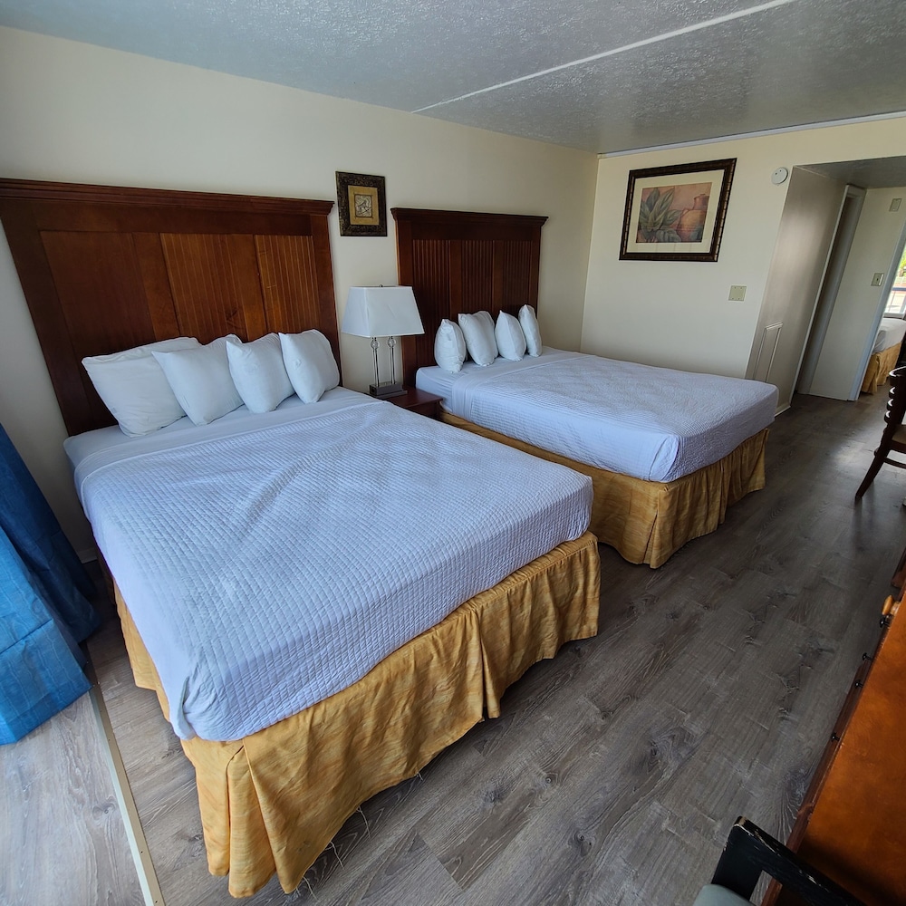 Oceanfront Twilight Surf Hotel 6/23