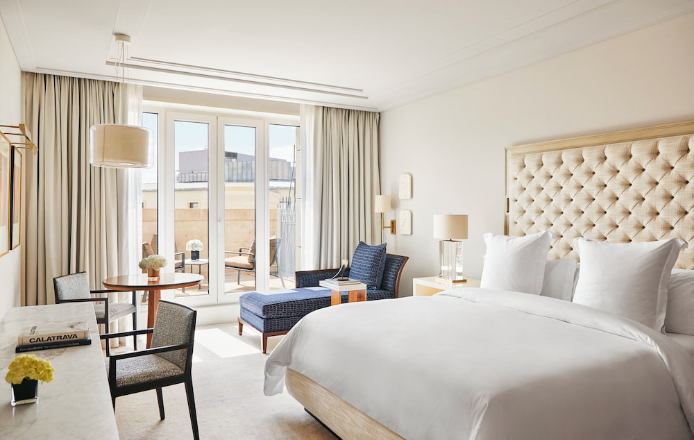 GRAND, KING BED, TERRACE