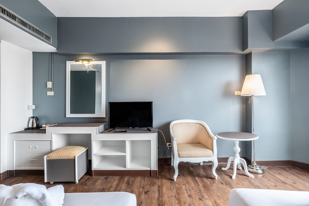 Ayothaya Riverside Hotel 43/51