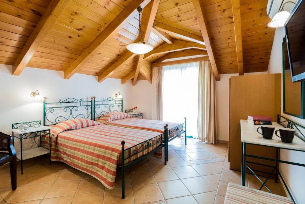 Andreolas Luxury Suites 13/72