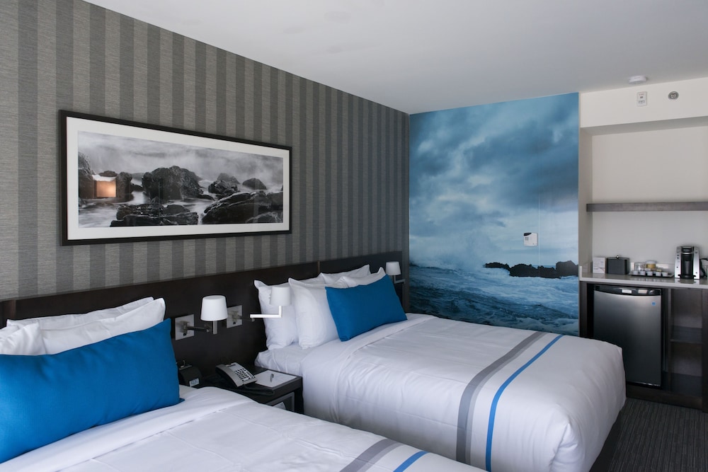 DELUXE, 2 QUEEN BEDS