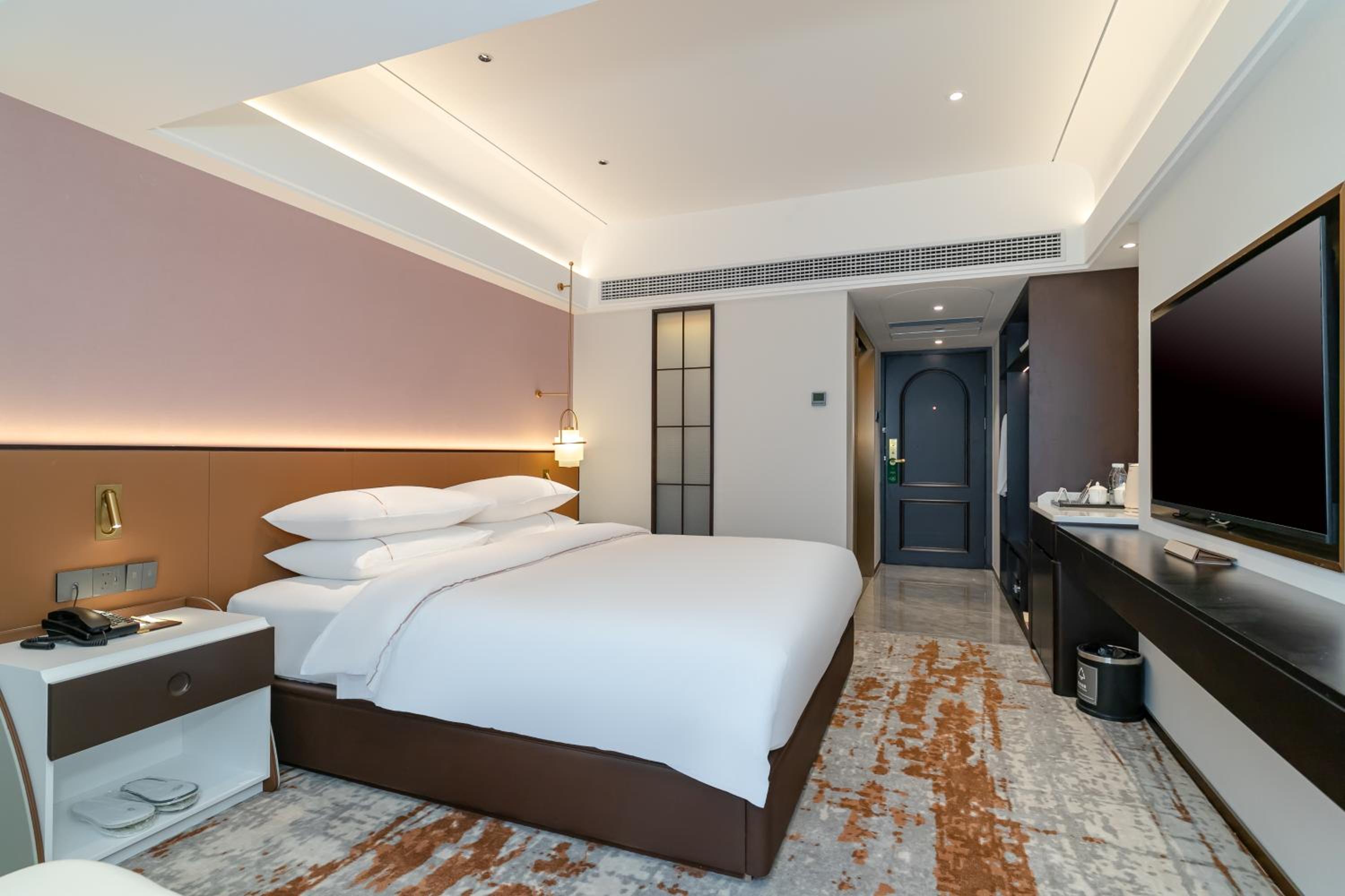 Business, Yue, Queen Bed