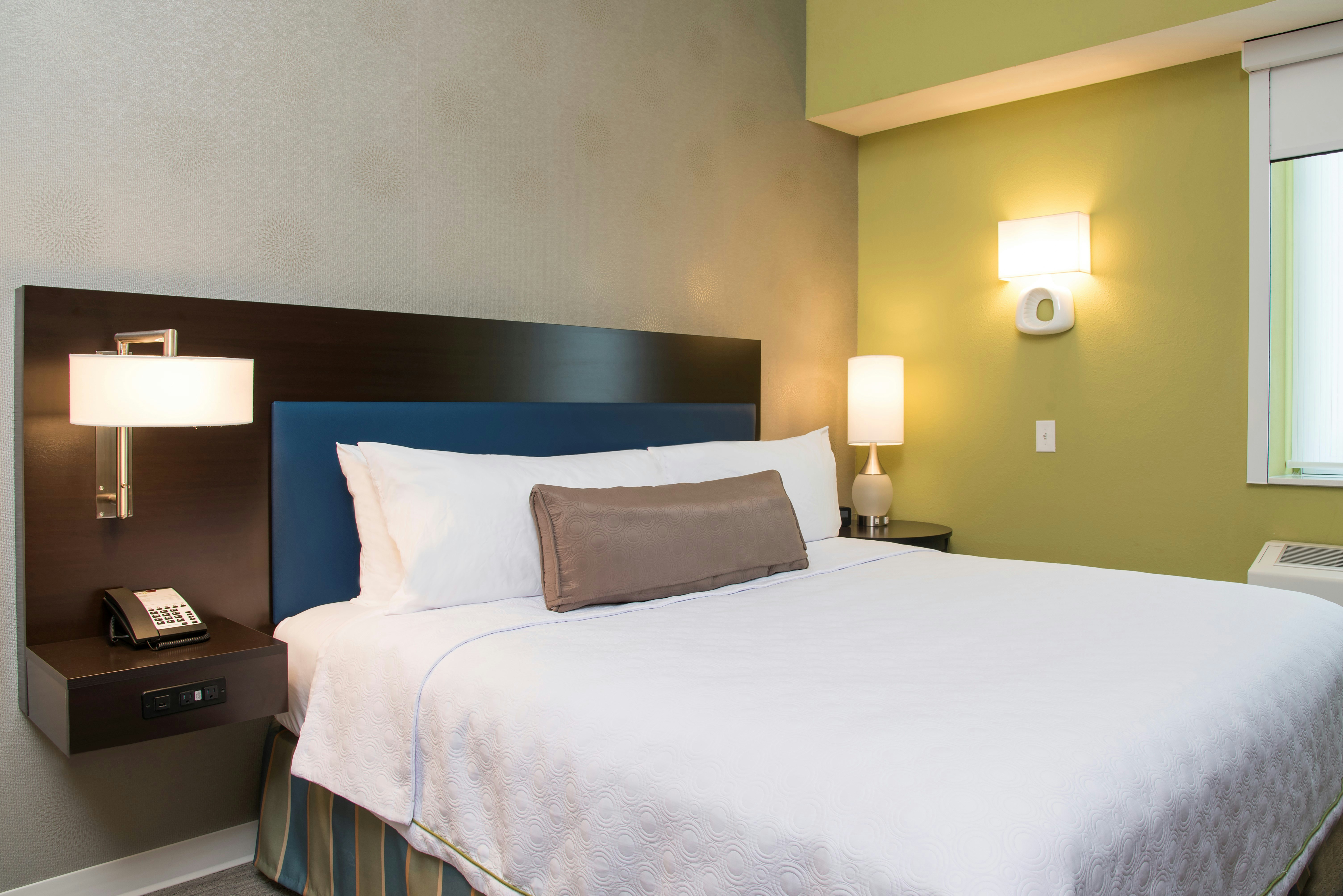 STUDIO, KING BED, ACCESSIBLE