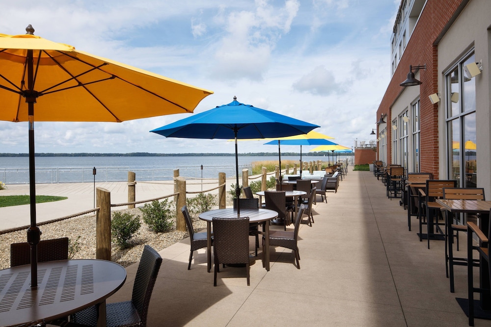 Courtyard Erie Bayfront 52/65