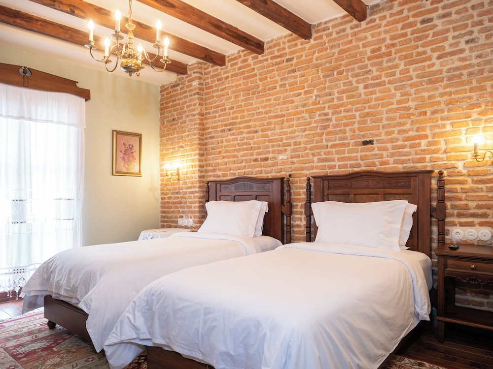 Deluxe, Twin Beds, City View