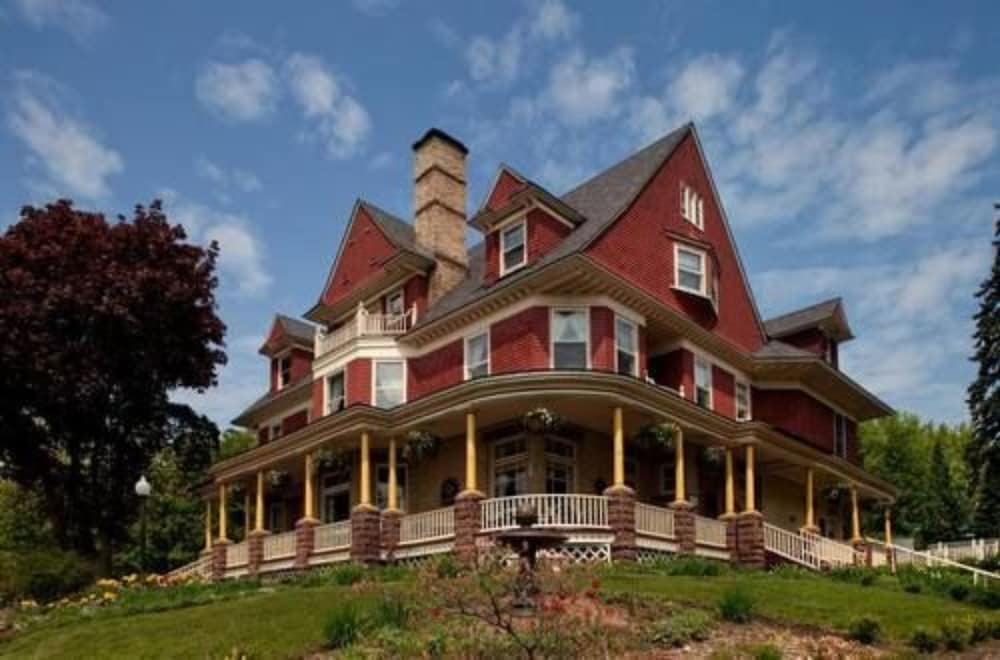 Old Rittenhouse Inn 2/50