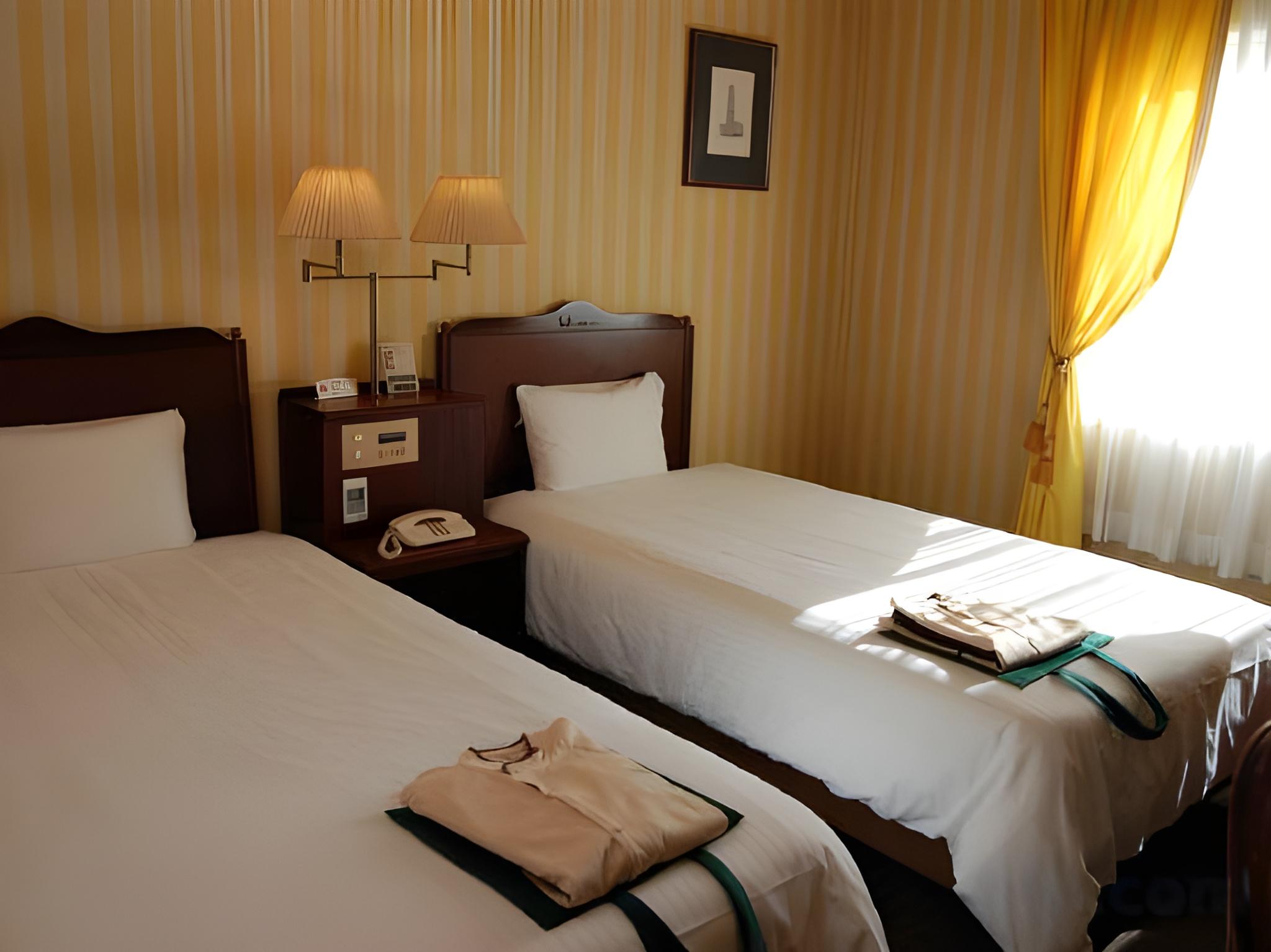 Casual, Twin Beds