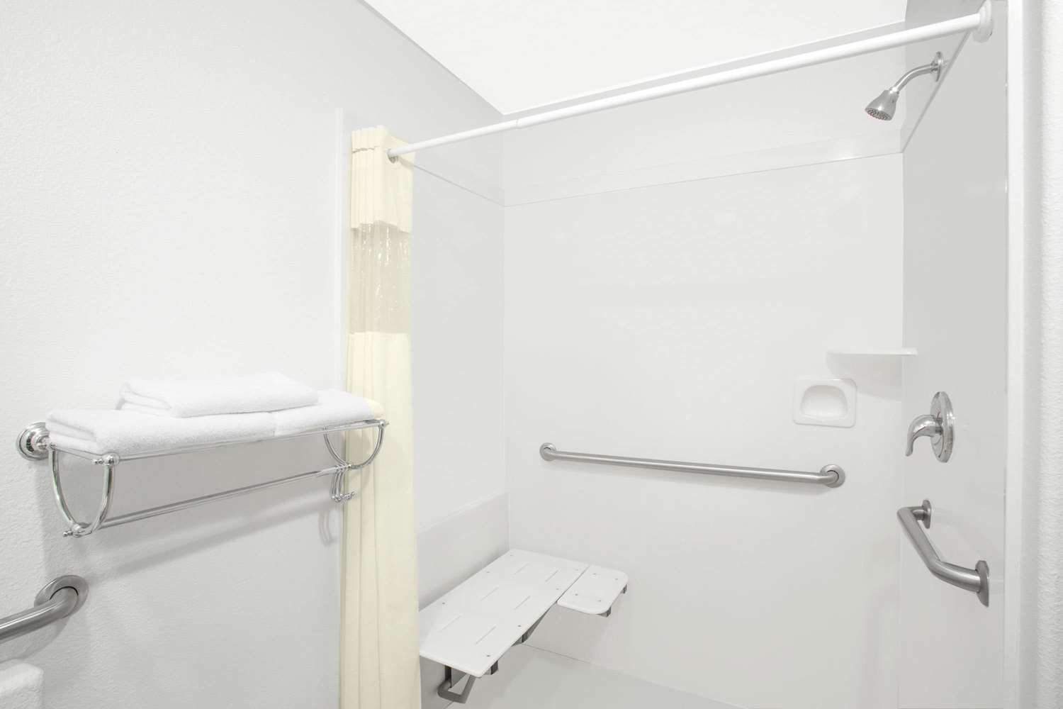 Howard Johnson by Wyndham St. George Hotel & Suites 22/22