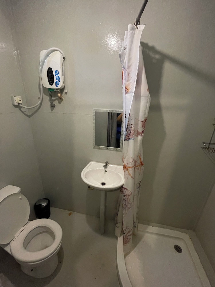 ECONOMY, DOUBLE OR TWIN BED