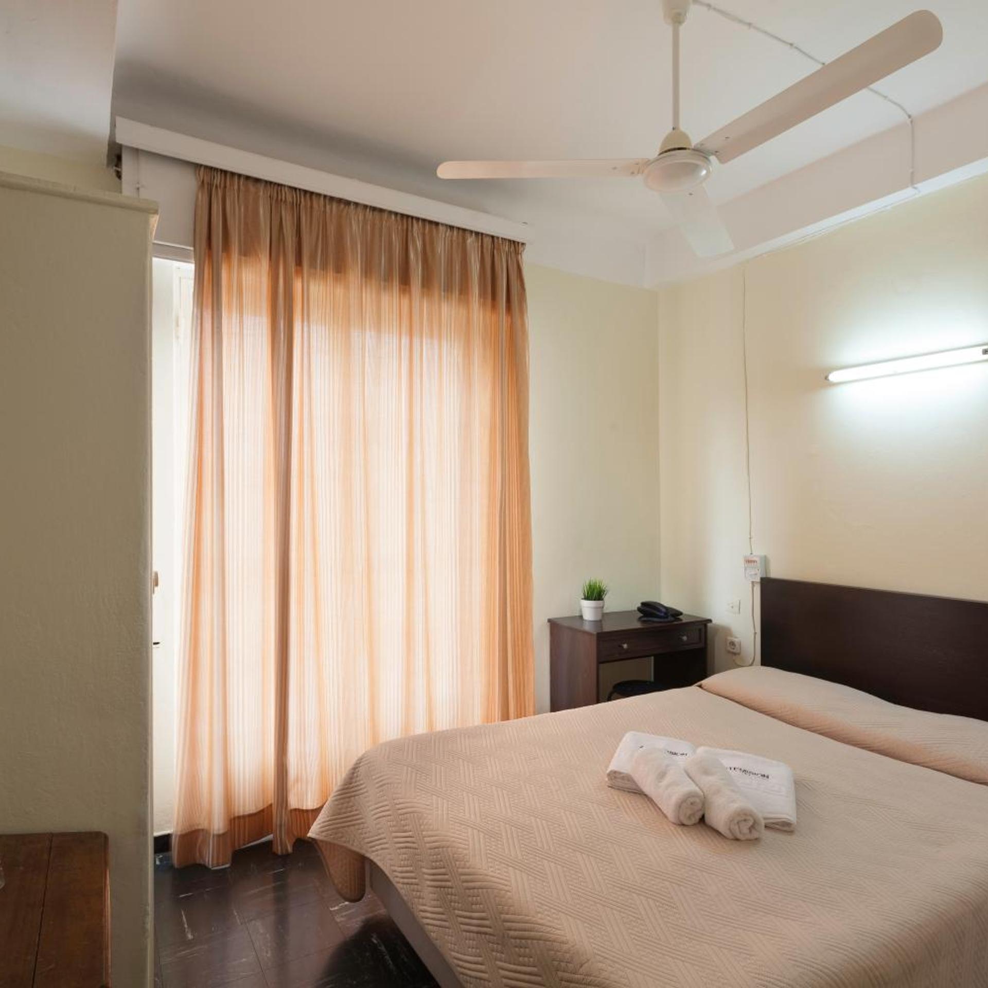ROOM, SINGLE, PRIVATE BATHROOM
