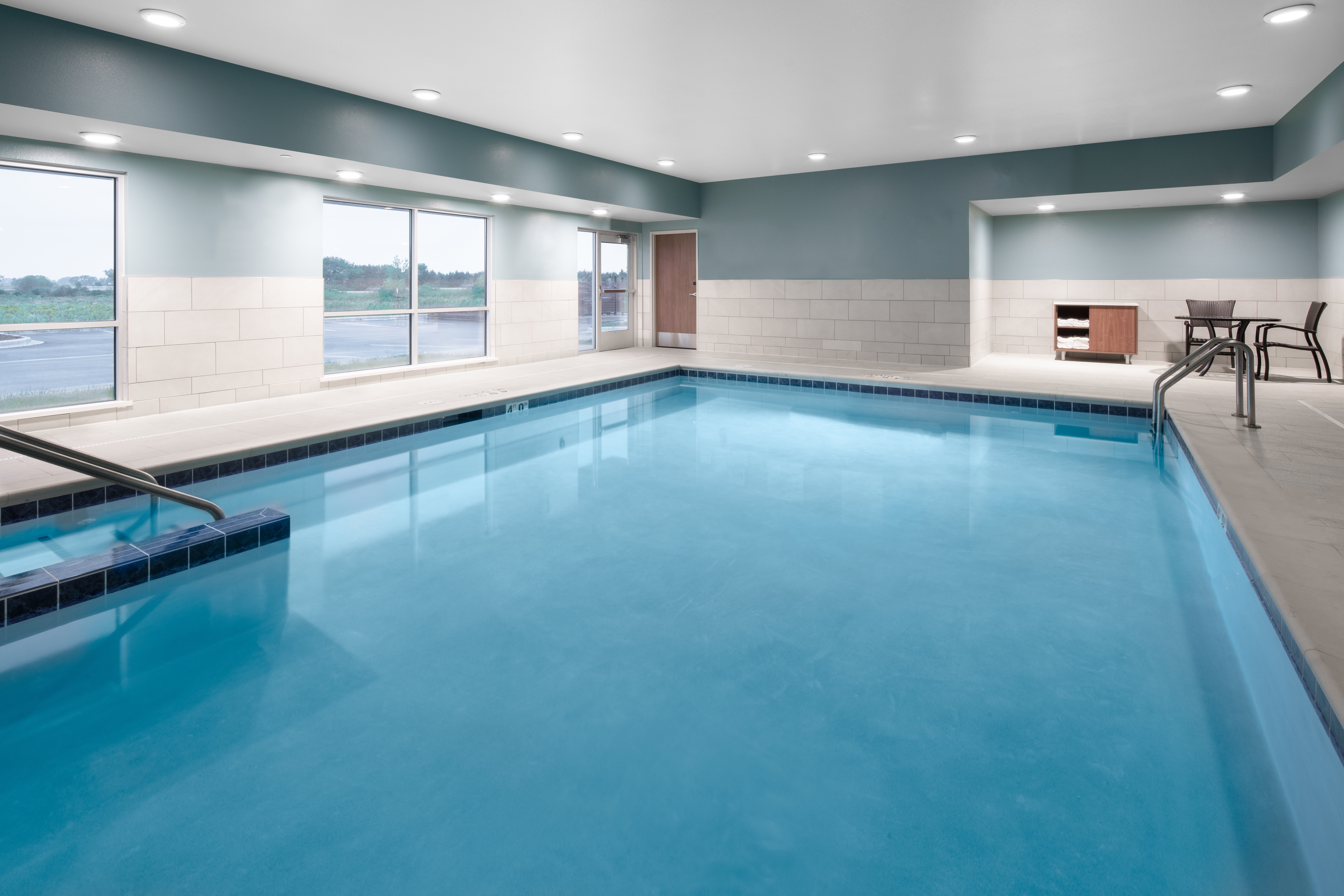 Holiday Inn Express & Suites Elkhorn - Lake Geneva Area 24/55