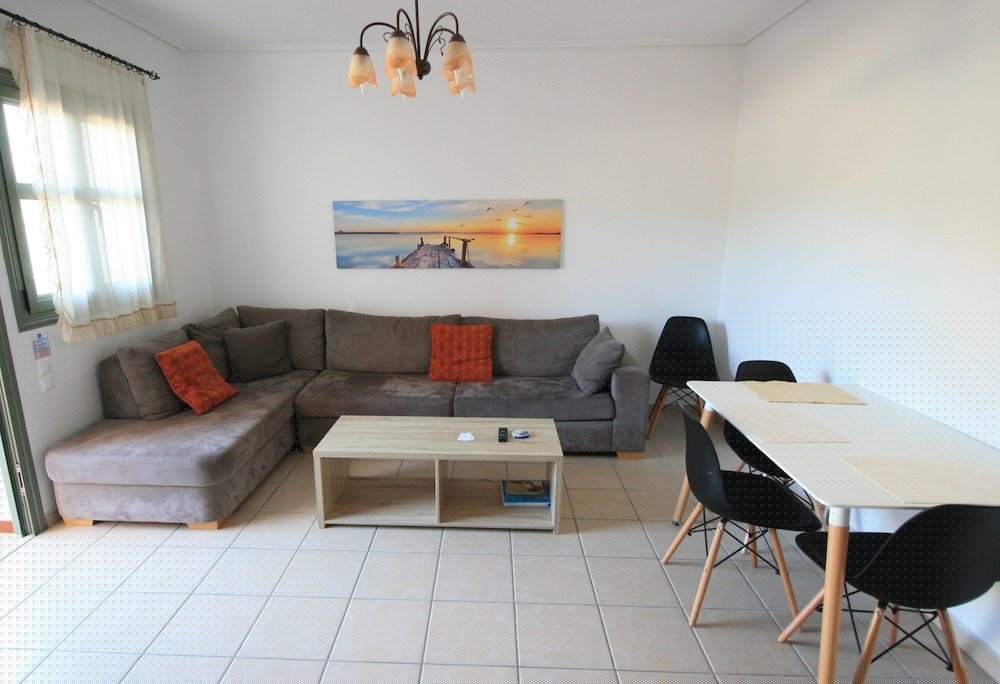 Lagoon View Apartments - Adults Only 50/70