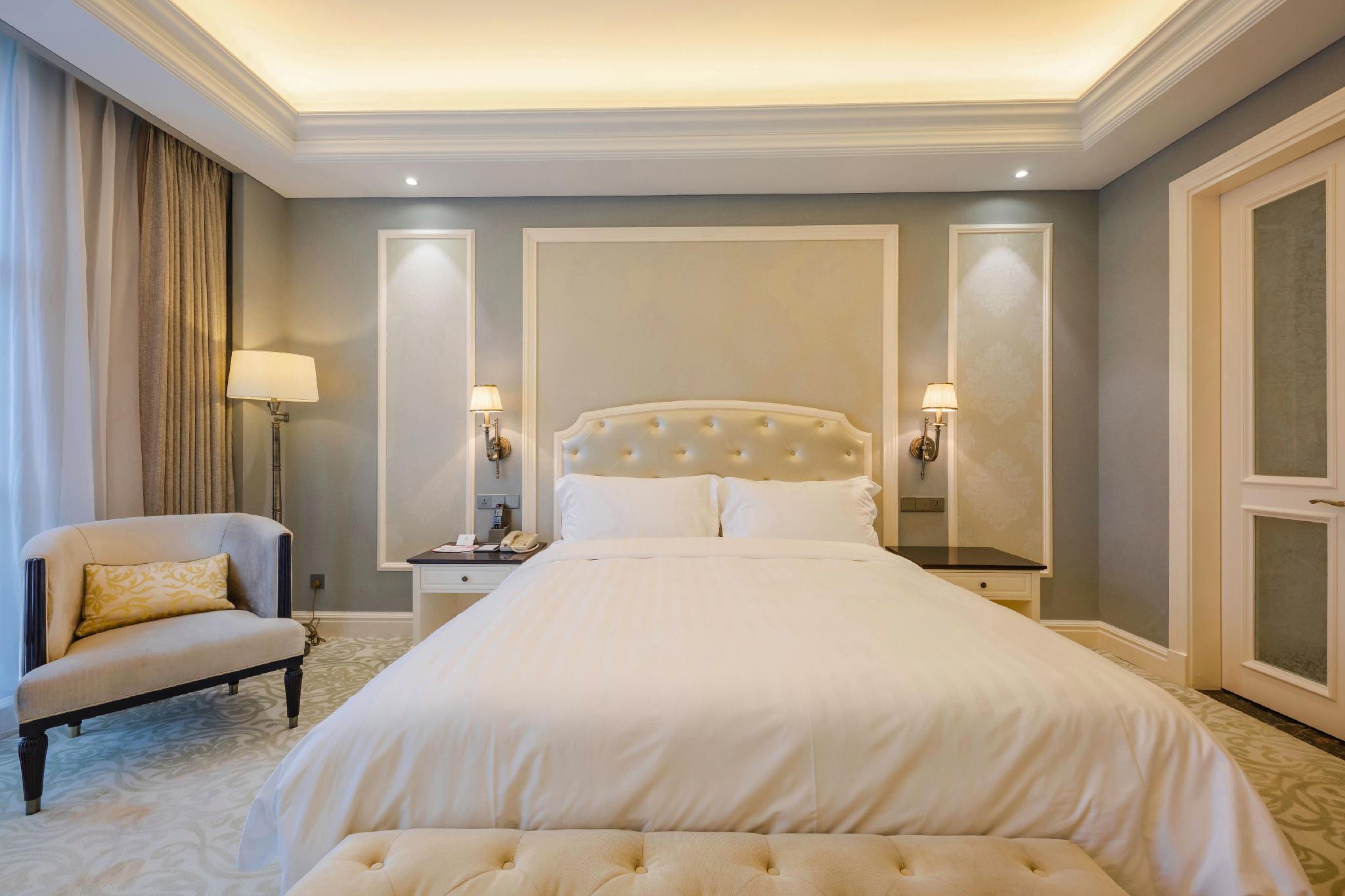 Deluxe, Queen Bed