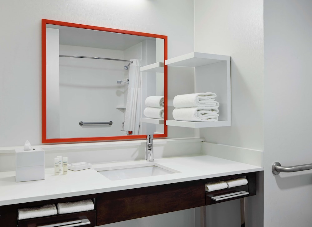 Hampton Inn & Suites Chicago/Waukegan Il 19/45