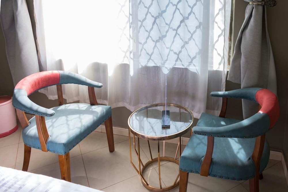 Pavillion Hotel 28/45