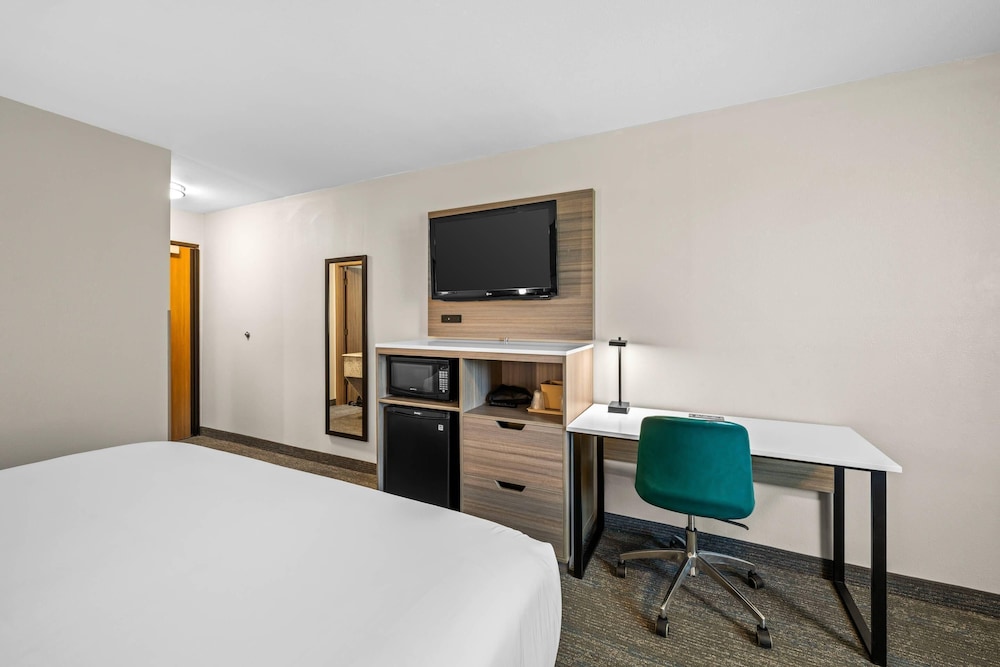 غرفة قياسية بسرير كينج، Econo Lodge Inn & Suites Santa Fe, NM 8/10