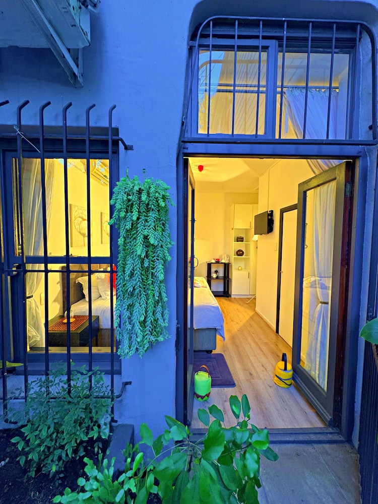 Point B Guest House 5/75