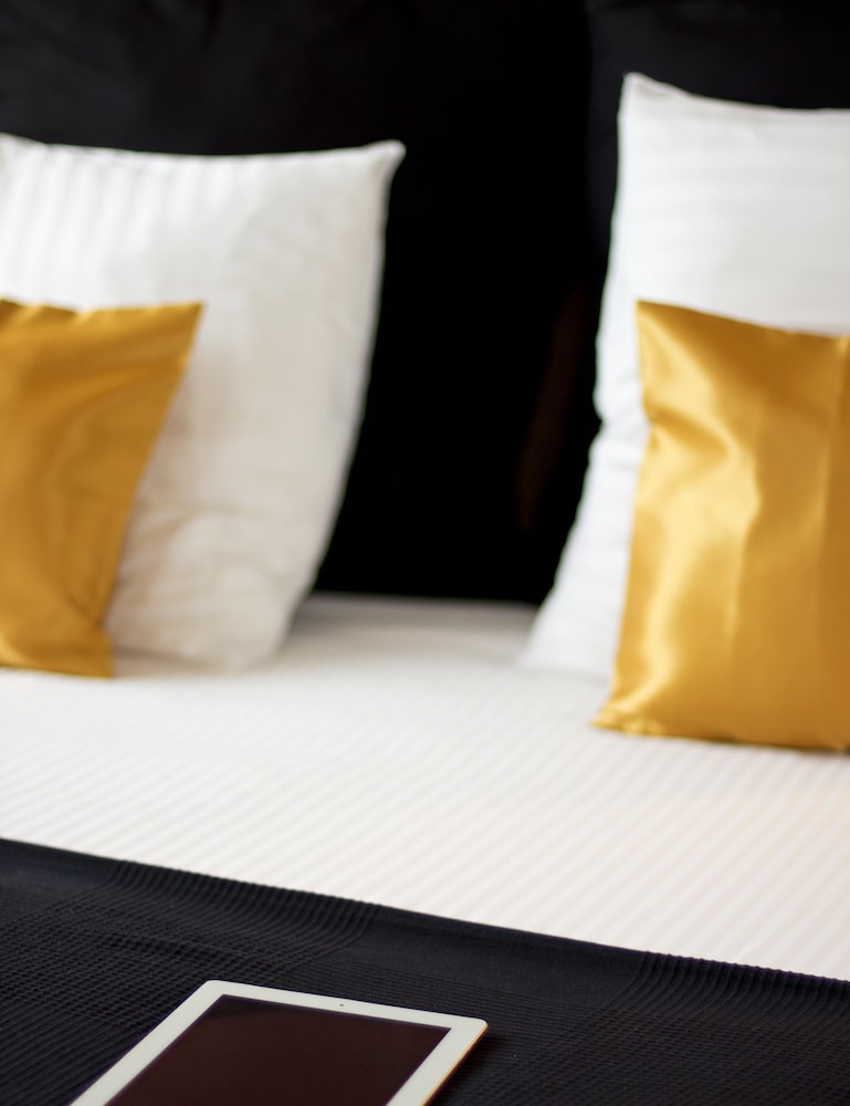 BEST WESTERN AXIS HOTEL 26/53
